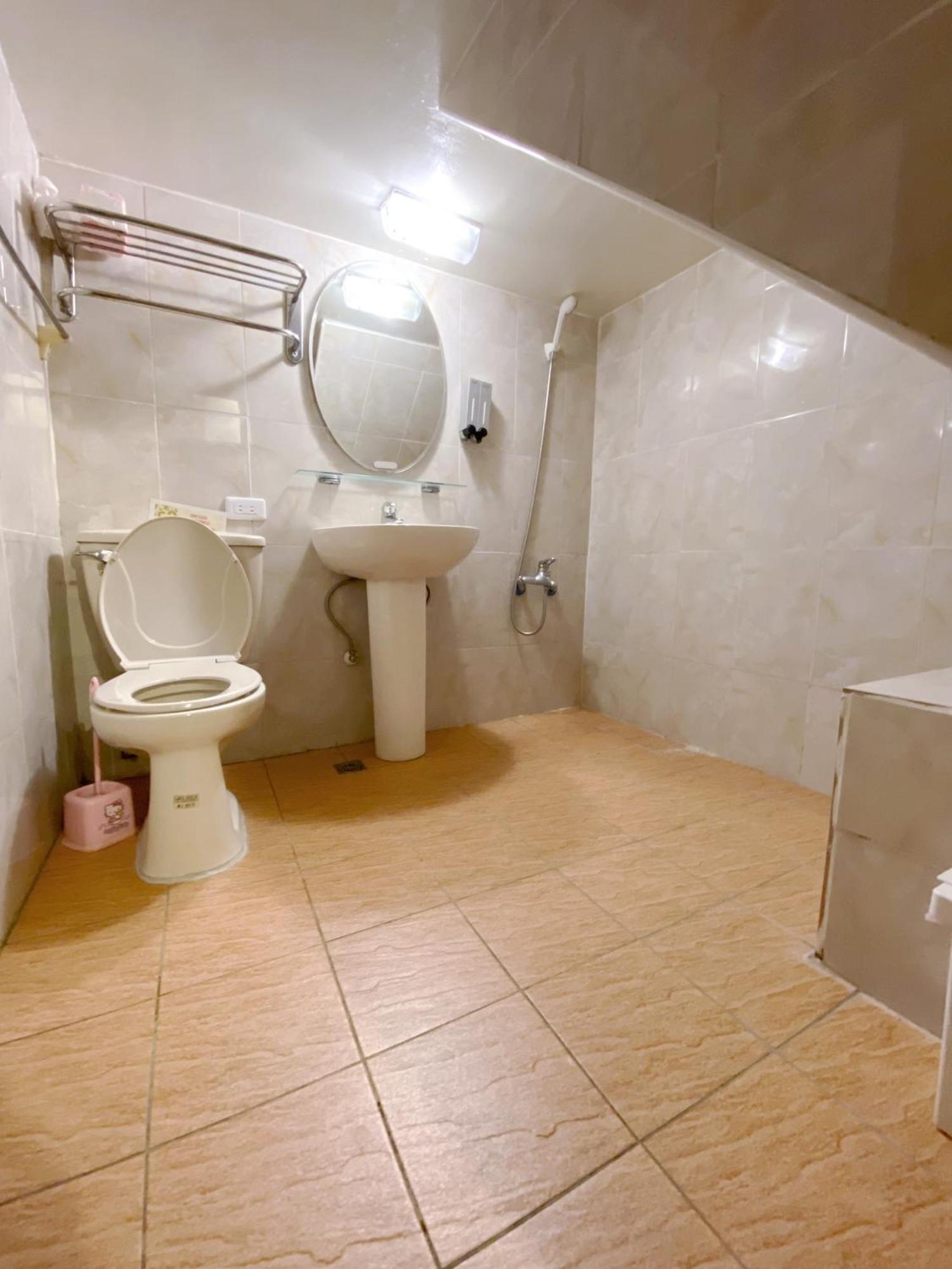 Inn 逢甲home Тайджун Екстериор снимка